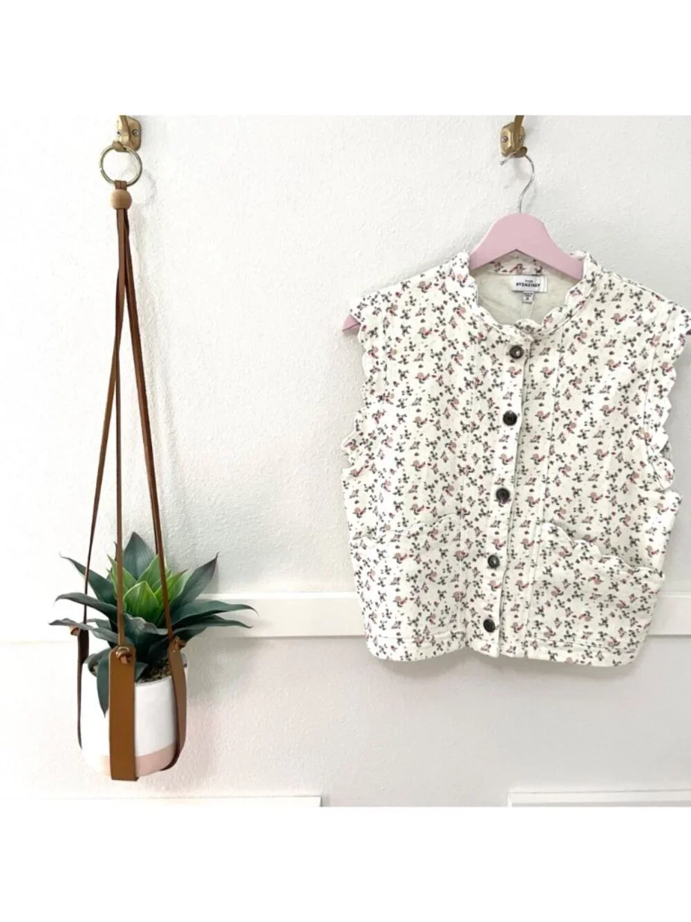 NWT AnnieWear Ditsy Print Denim Crop Vest Size S White Floral Scalloped